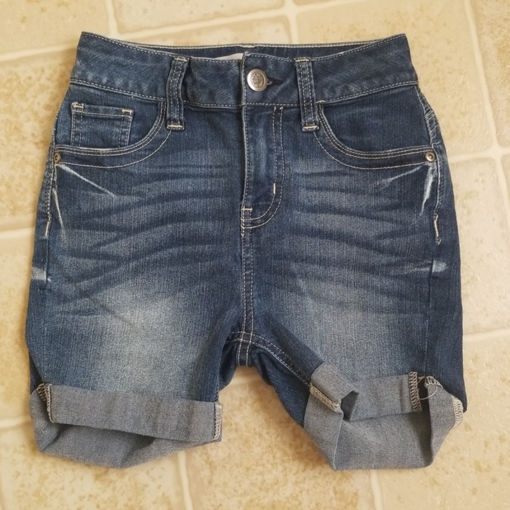 Beautiful short jean